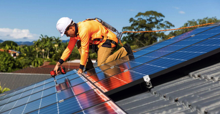 Instalasi Solar Panel On-Grid vs. Off-Grid vs. Hybrid: Mana yang Paling Cocok untuk Anda?